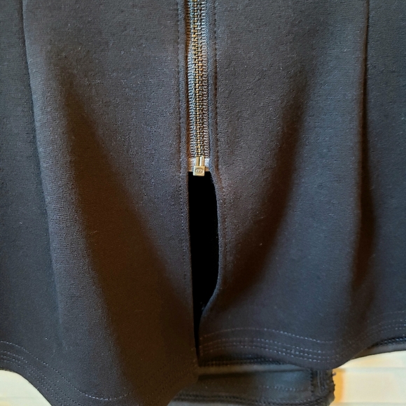 🌱 BCBGMaxAzria Faux Leather Sleeveless Peplum Top Black Sz XXS - Picture 6 of 10